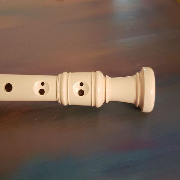 Yamaha YRS-24B Plastic Recorder Instrument - Baroque Style - Picture 5 of 11